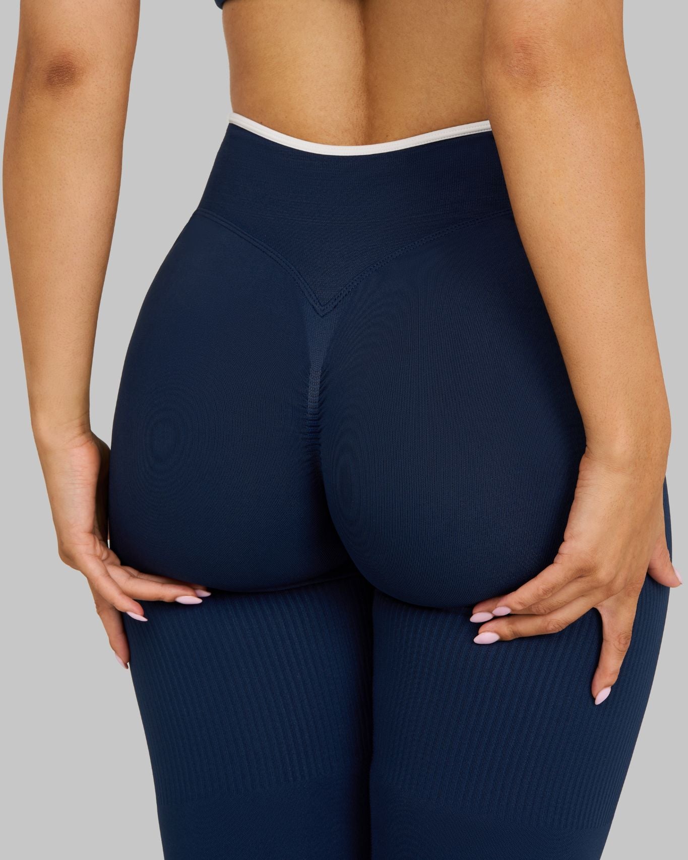 Outline V-Waist Legging | Midnight Navy